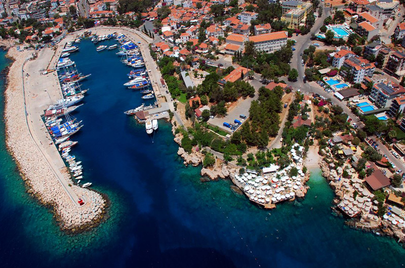 Construction de la marina et du port de pêche de Kas